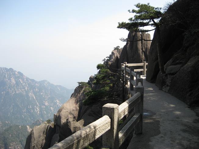 huangshan cliff path